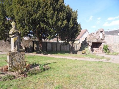 Jardin lapidaire de la Collégiale Saint Florent à Niederhaslch